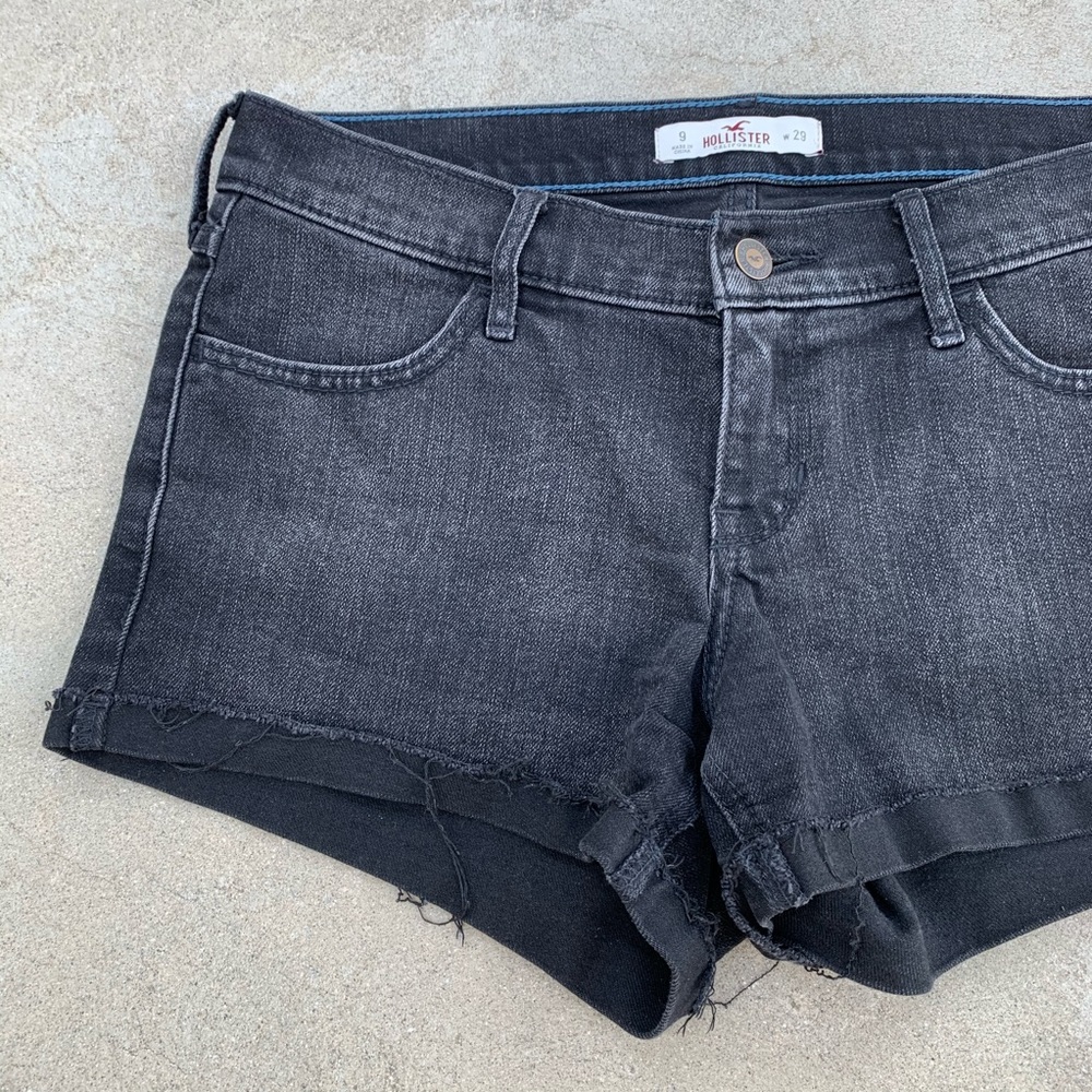 Hollister Cuff Rolled Black Shorts - Picture 3 of 5